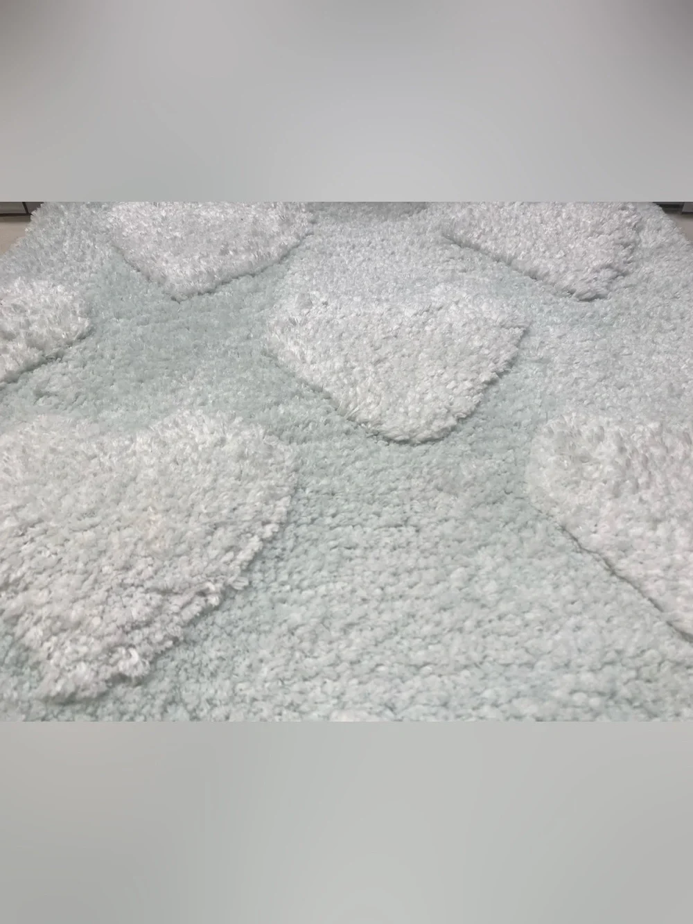 Caro Home ❤️White Heart  Cozy Bath Rug 20x32” Pastel green NWT